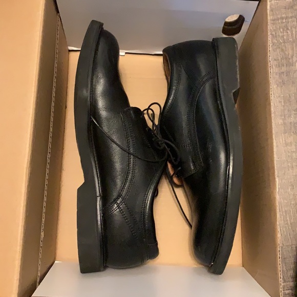 Genuine Leather Men’s Dress shoe Black Cabelas Sz 11 - Picture 6 of 8